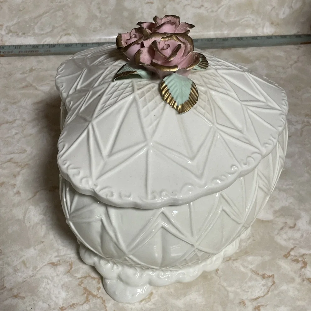 Vintage Heart Shaped‎ Capodimonte Ceramic Trinket Box Pink Roses Jewelry Dresser